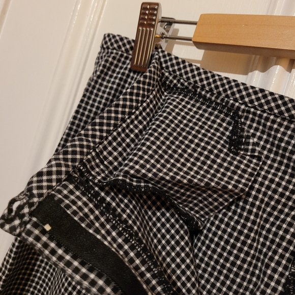 Liz Claiborne Gingham Cropped Pants - Picture 3 of 6